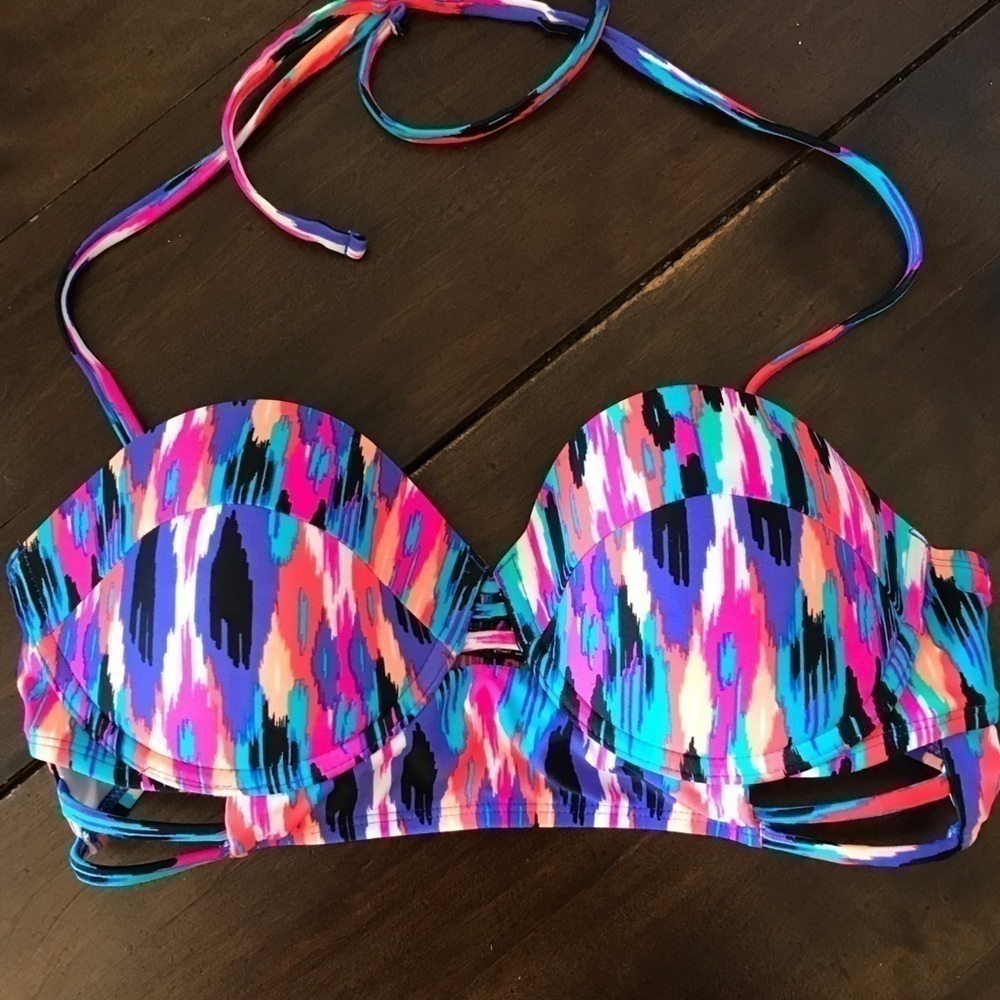 Xhilaration bikini two piece swim suit top. Size large.